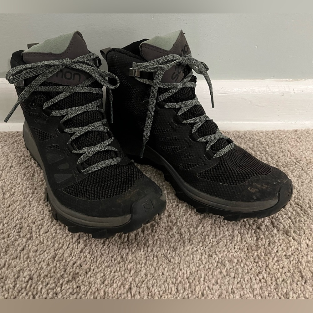 Womens Salomon Hiking Boots size 6